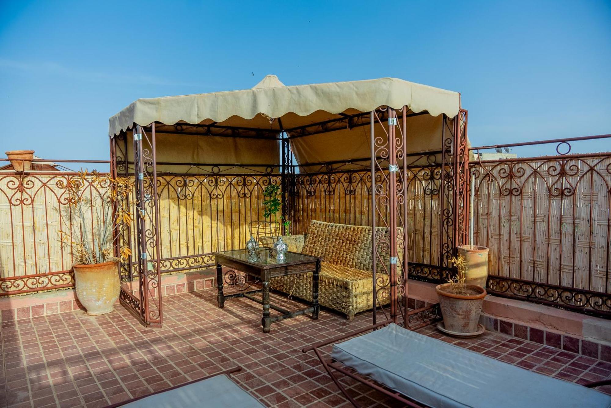 Riad The Moroccans Pool And Terrace Marakeş Dış mekan fotoğraf