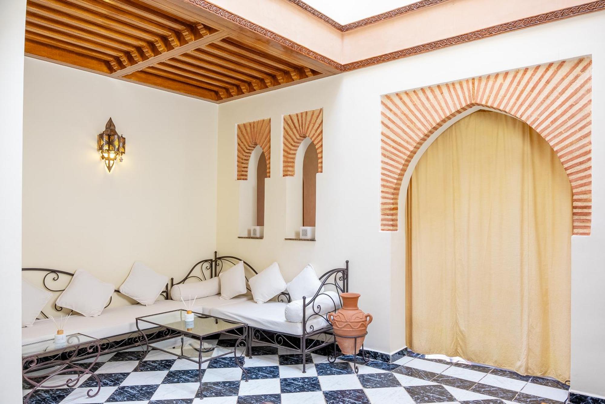 Riad The Moroccans Pool And Terrace Marakeş Dış mekan fotoğraf